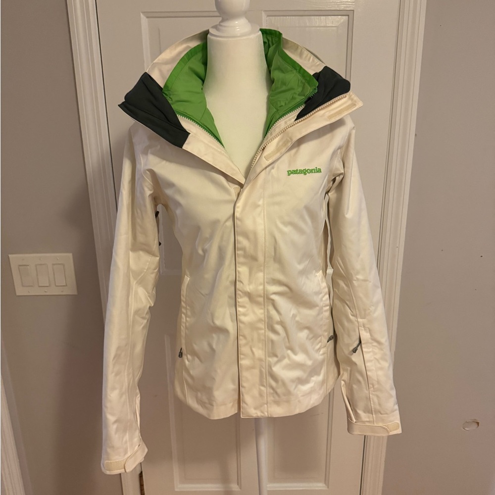 Patagonia woman’s 3-in-1 medium jacket